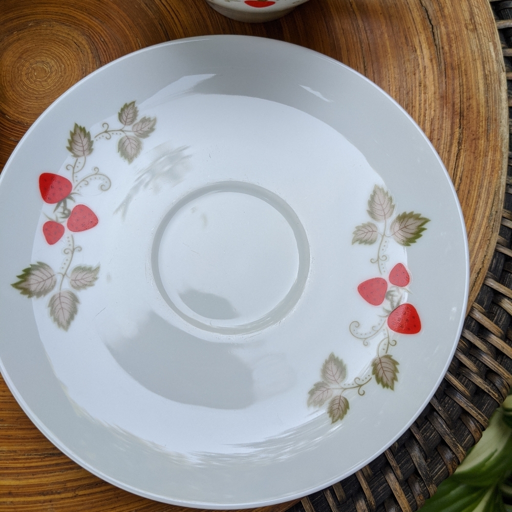 Vintage Strawberry Tea Cups - Picture 6 of 7